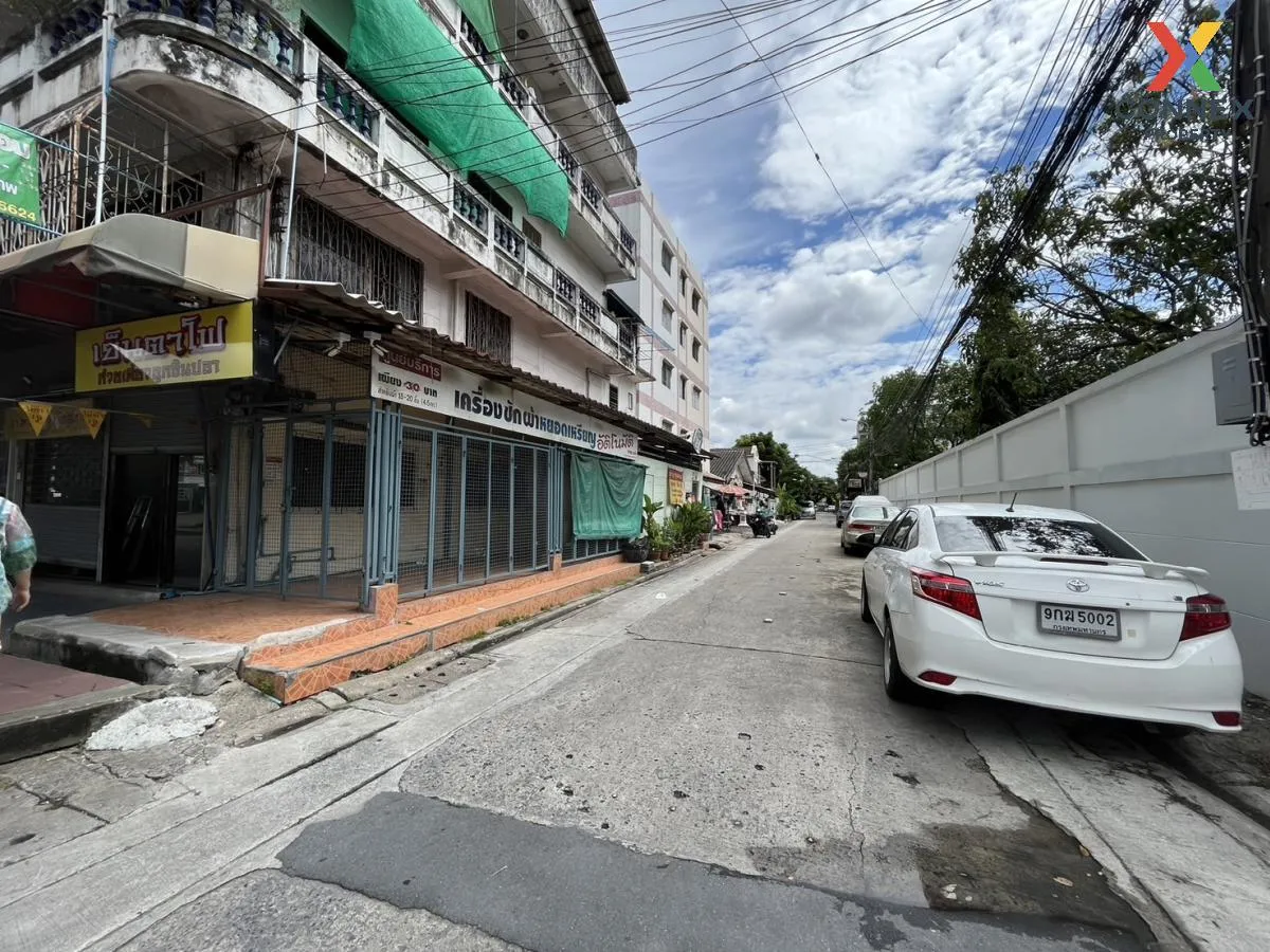 ขายอาคารพาณิชย์ 4.5 ชั้น 3 คูหา มีดาดฟ้า ซอยงามวงศ์วาน 43 ทุ่งสอง 4
