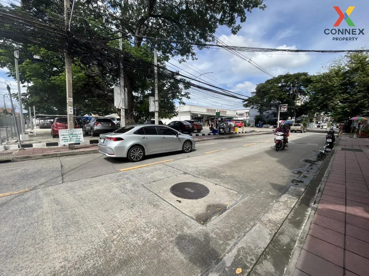 ขายอาคารพาณิชย์ 4.5 ชั้น 3 คูหา มีดาดฟ้า ซอยงามวงศ์วาน 43 ทุ่งสอง