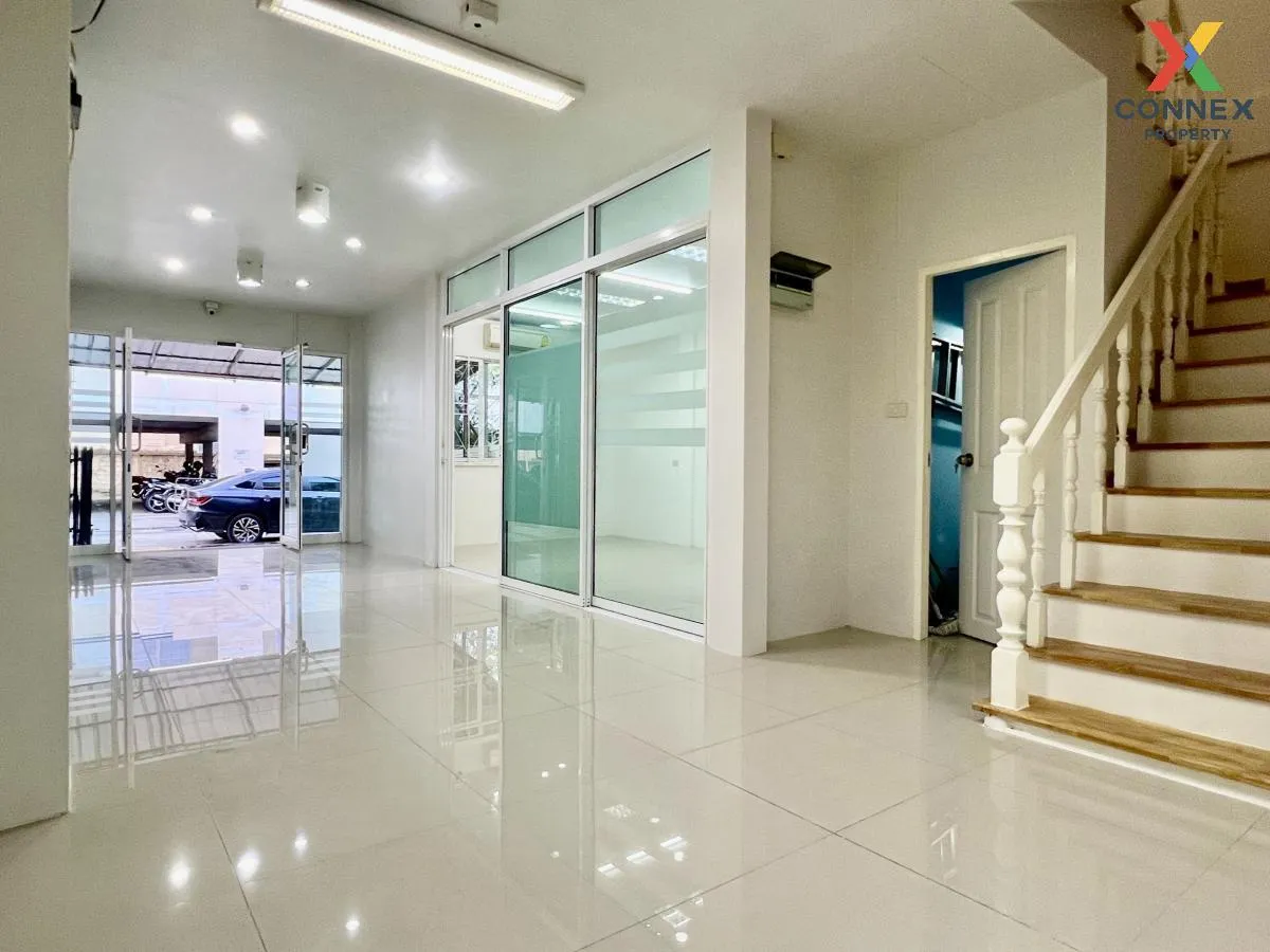ขายทาวน์โฮม  ลาดพร้าว41/1   รีโนเวทใหม่ สามเสนนอก เขต ห้วยขวาง กร 4