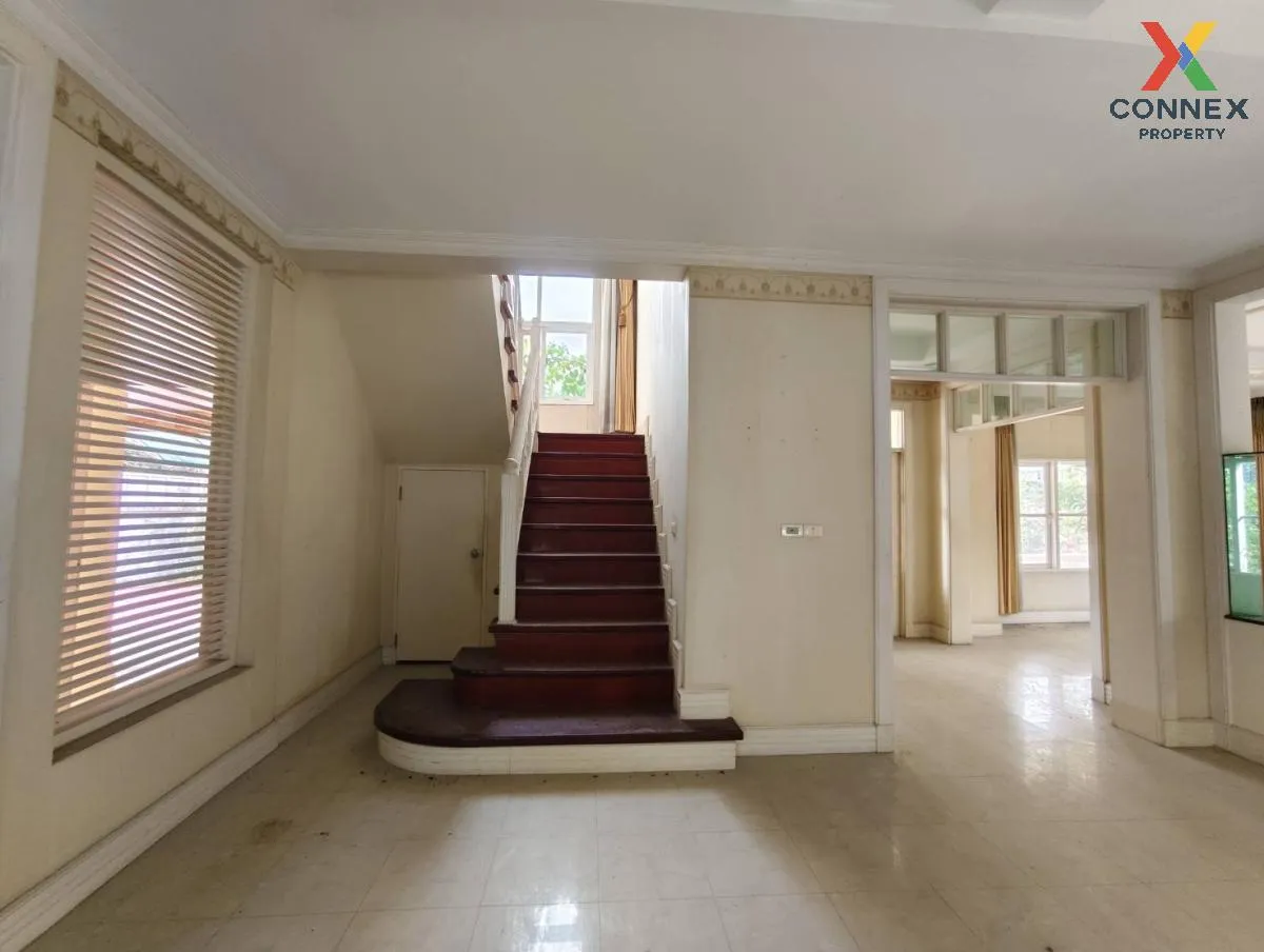 For Sale House ,  Maneeya Masterpiece Rattanathibet , corner unit