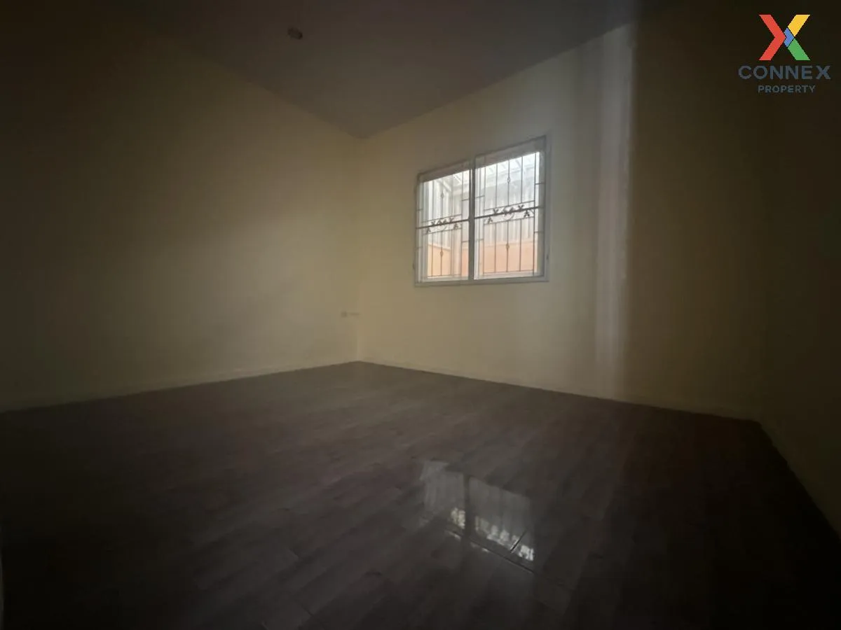 For Sale Townhouse/Townhome  , I Leaf Town Lumlukka Klong 3 , Lat