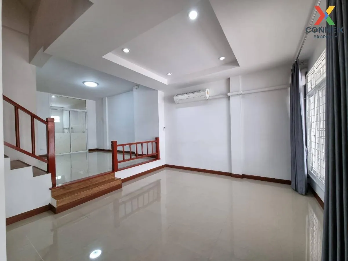 For Sale Townhouse/Townhome  , Floraville Srinakarin-Thaparak , B 2