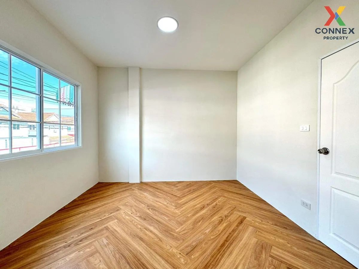 For Sale Townhouse/Townhome  , Saptepa-Pitpimook , newly renovate