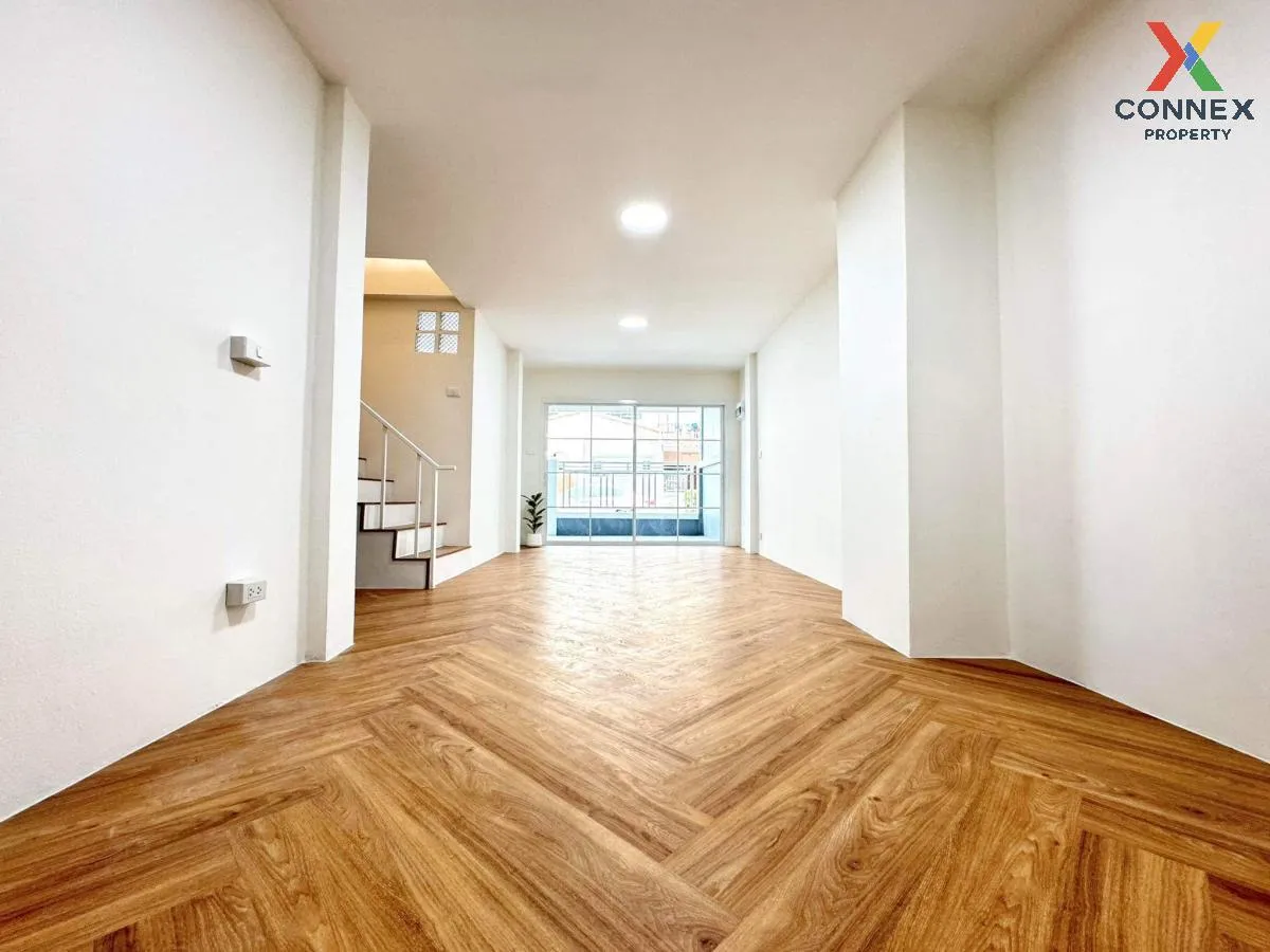 For Sale Townhouse/Townhome  , Saptepa-Pitpimook , newly renovate