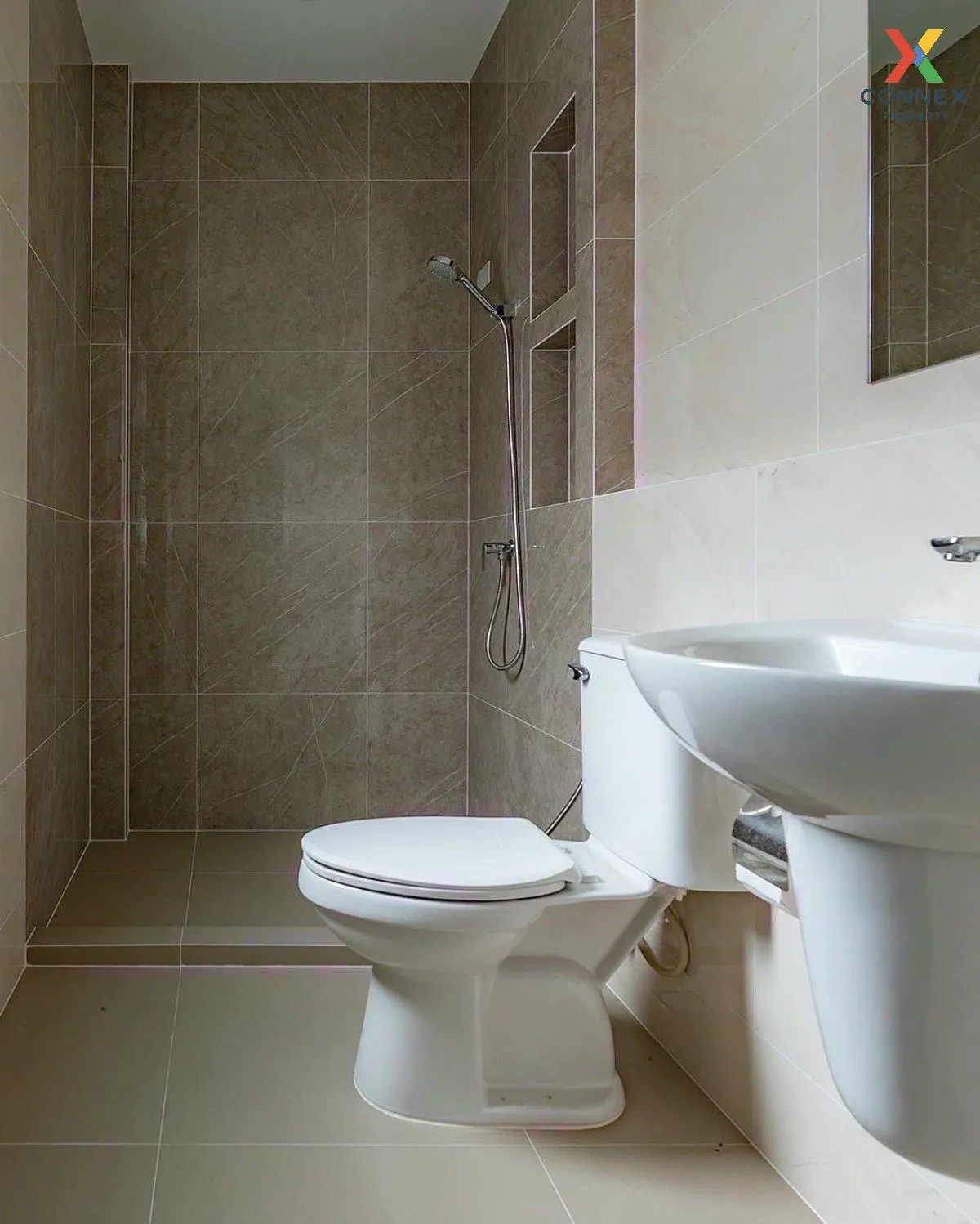 For Sale House , Grandio Ramintra – Wongwaen , corner unit , Tha 