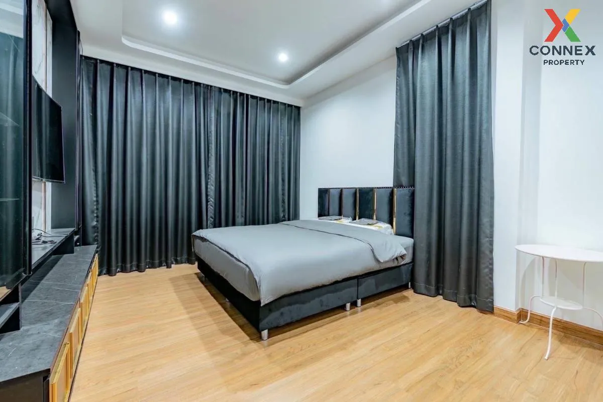 For Sale House , Grandio Ramintra – Wongwaen , corner unit , Tha 