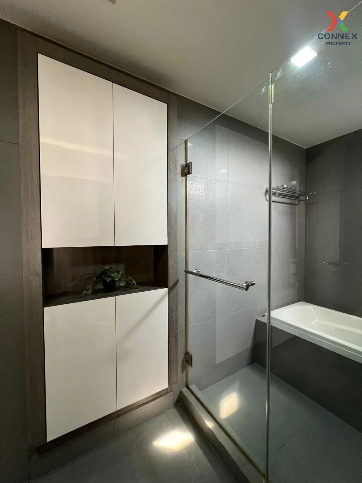 เช่าคอนโด  ทราเพโซ สุขุมวิท 16 MRT-ศูนย์การประชุมแห่งชาติสิริกิติ