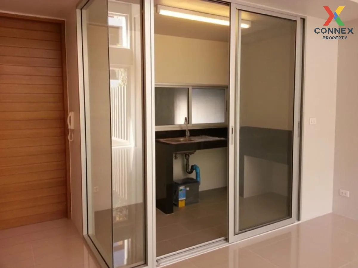 ขายทาวน์เฮ้าส์/ทาวน์โฮม  ไซมิส บลอสซั่ม แอท แฟชั่น MRT-วงแหวนตะวั