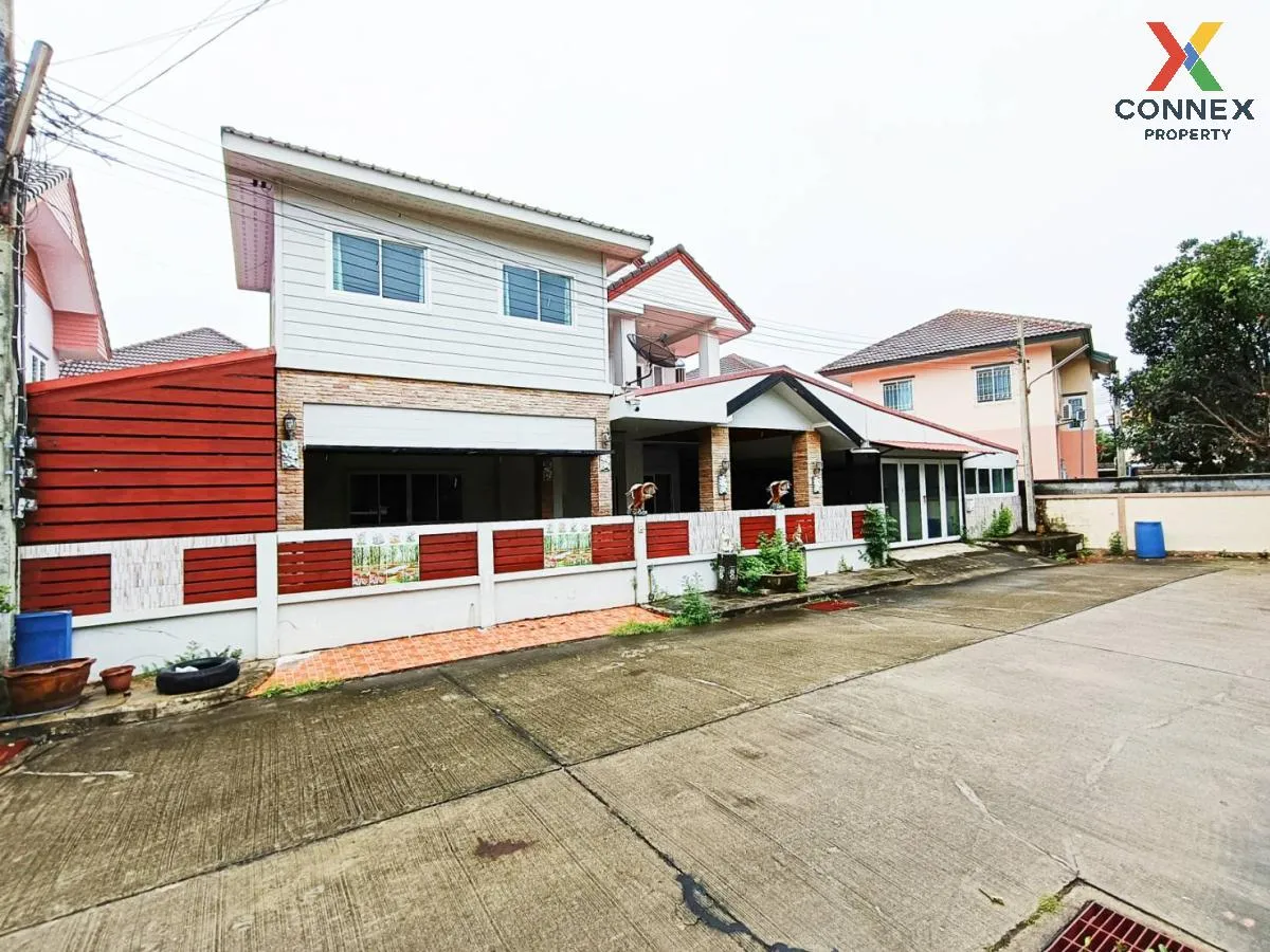 For Sale House , BAAN LAPAWAN 15 , corner unit , wide frontage ,  2