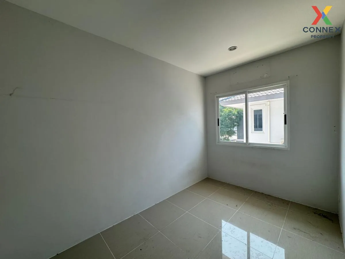 For Sale Townhouse/Townhome  , Chatluang 15 Pathum Thani , corner