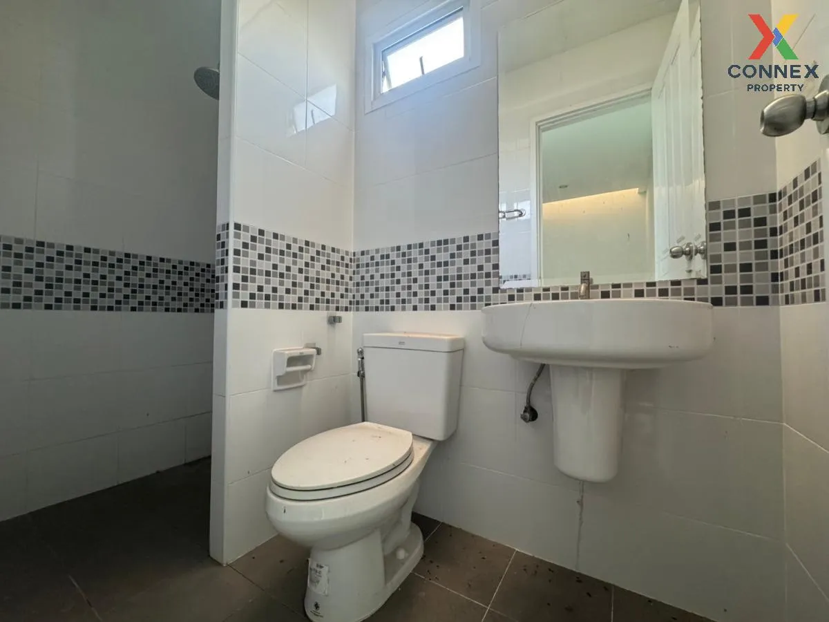 For Sale Townhouse/Townhome  , Chatluang 15 Pathum Thani , corner 3