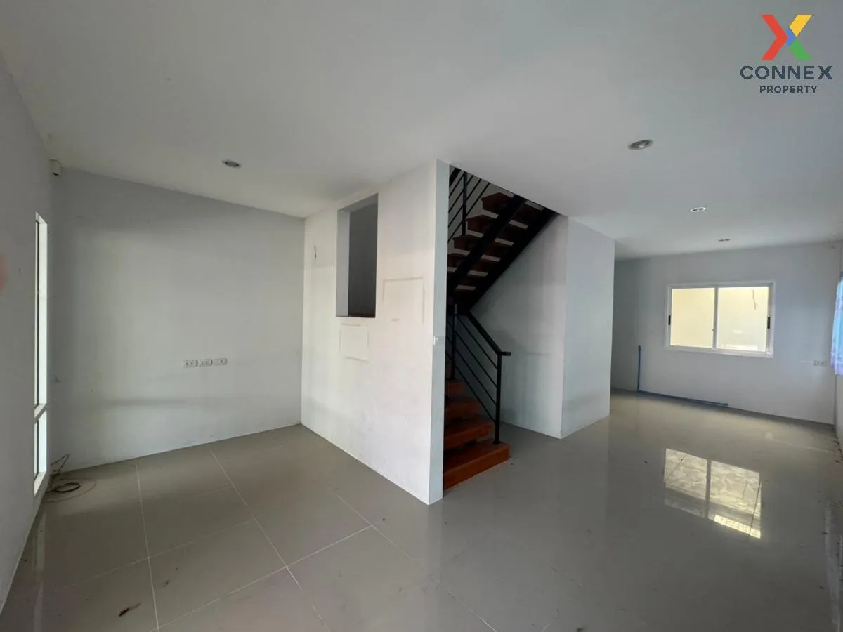 For Sale Townhouse/Townhome  , Chatluang 15 Pathum Thani , corner 1
