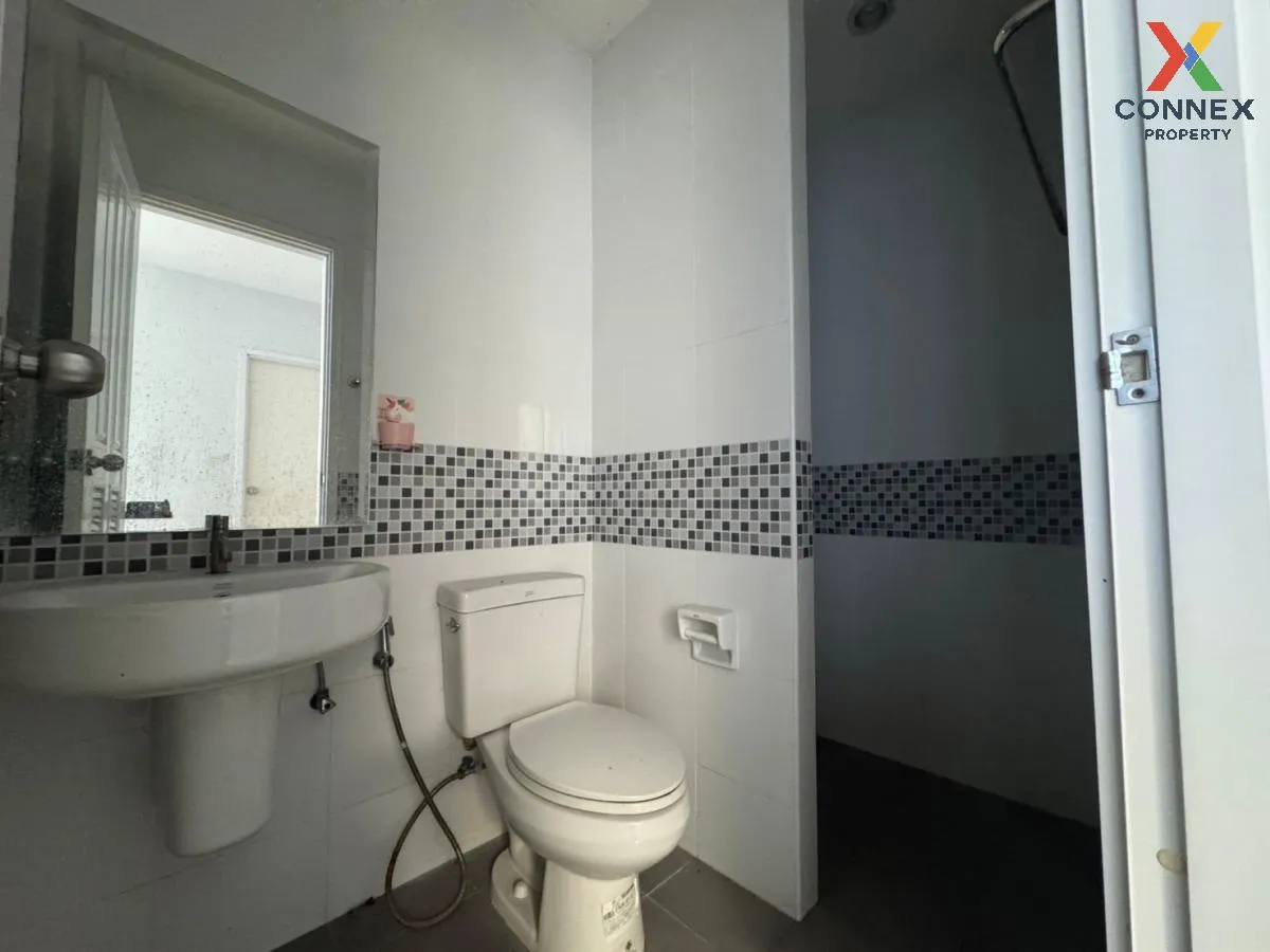 For Sale Townhouse/Townhome  , Chatluang 15 Pathum Thani , corner