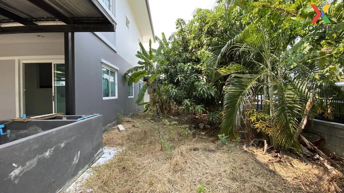 For Sale Townhouse/Townhome  , Chatluang 15 Pathum Thani , corner