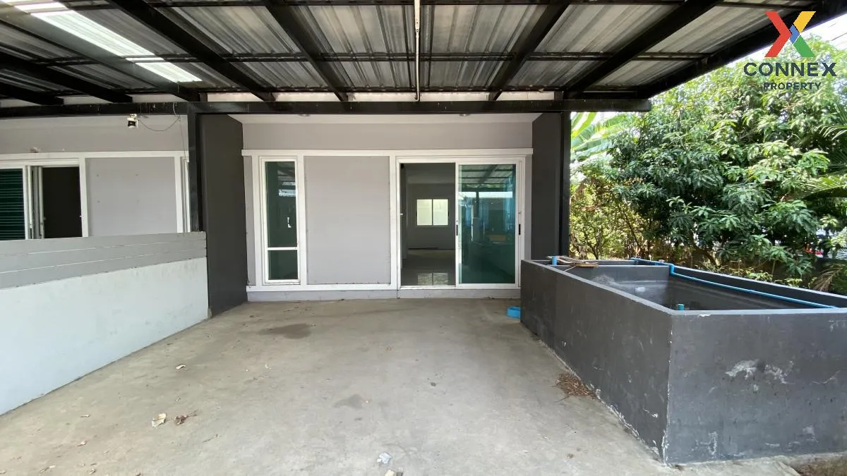 For Sale Townhouse/Townhome  , Chatluang 15 Pathum Thani , corner