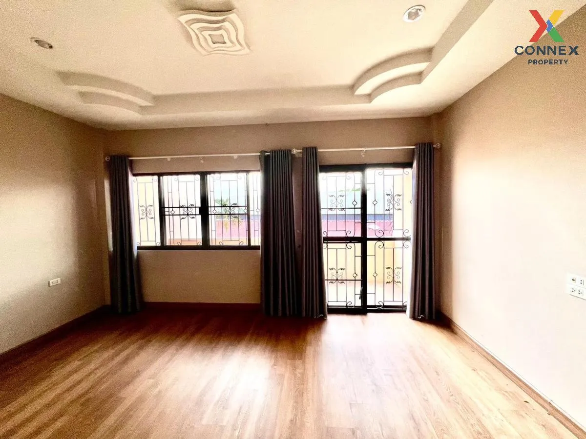 For Sale Townhouse Soi Khao Talo 9 , Nong Prue , Bang Lamung , Ch