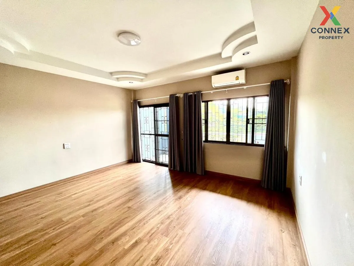 For Sale Townhouse Soi Khao Talo 9 , Nong Prue , Bang Lamung , Ch