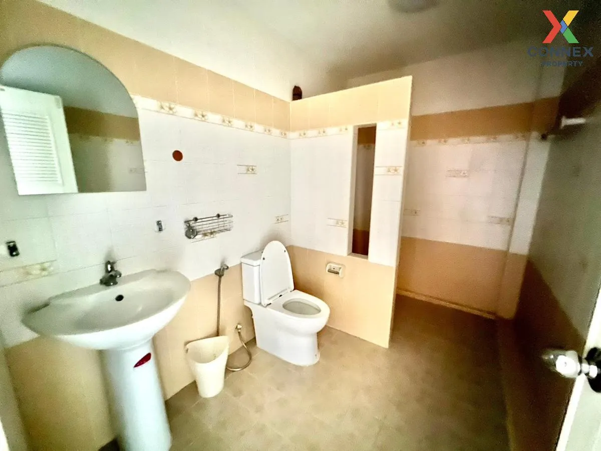 For Sale Townhouse Soi Khao Talo 9 , Nong Prue , Bang Lamung , Ch