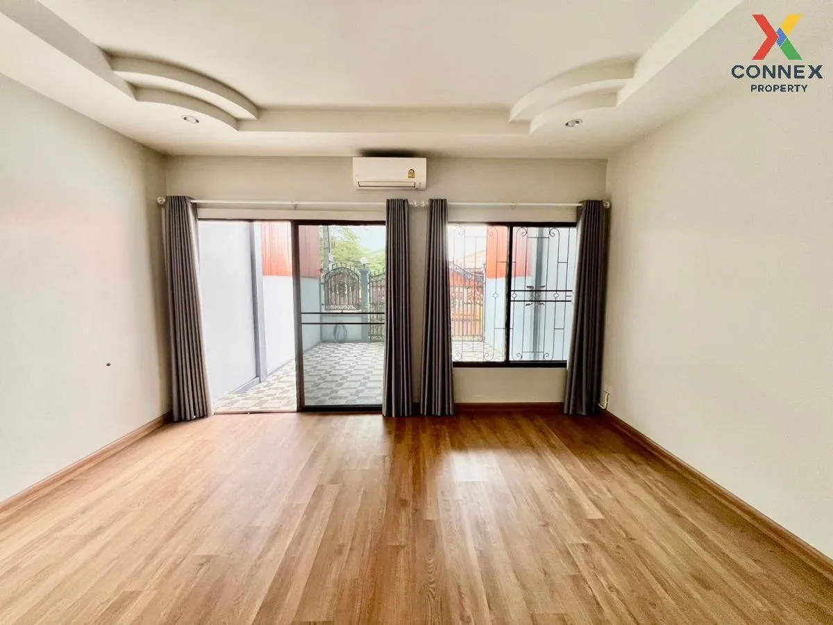 For Sale Townhouse Soi Khao Talo 9 , Nong Prue , Bang Lamung , Ch