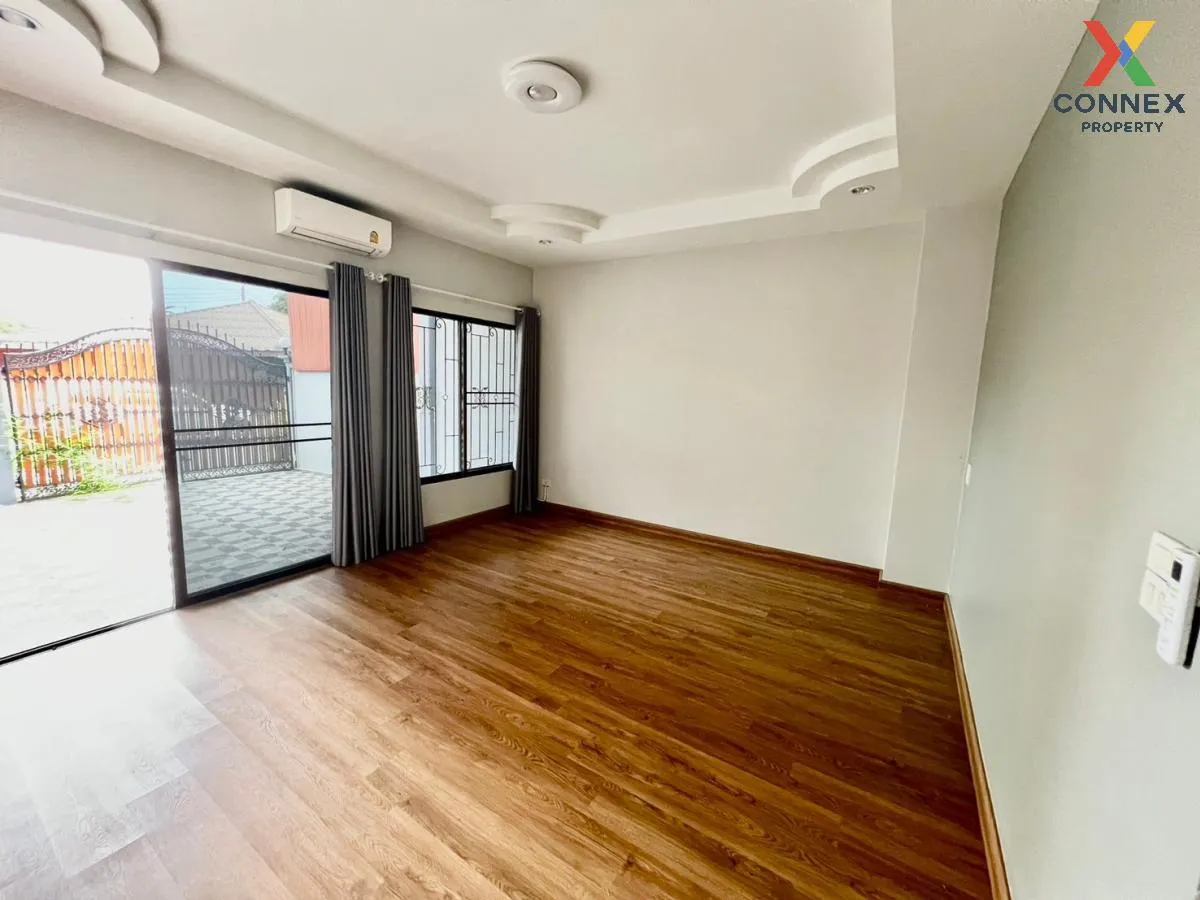 For Sale Townhouse Soi Khao Talo 9 , Nong Prue , Bang Lamung , Ch