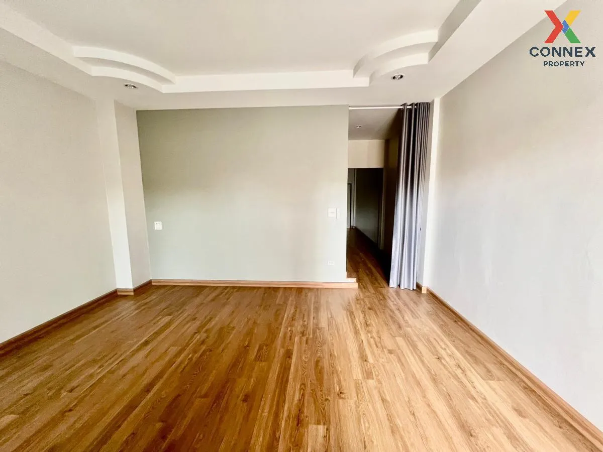 For Sale Townhouse Soi Khao Talo 9 , Nong Prue , Bang Lamung , Ch