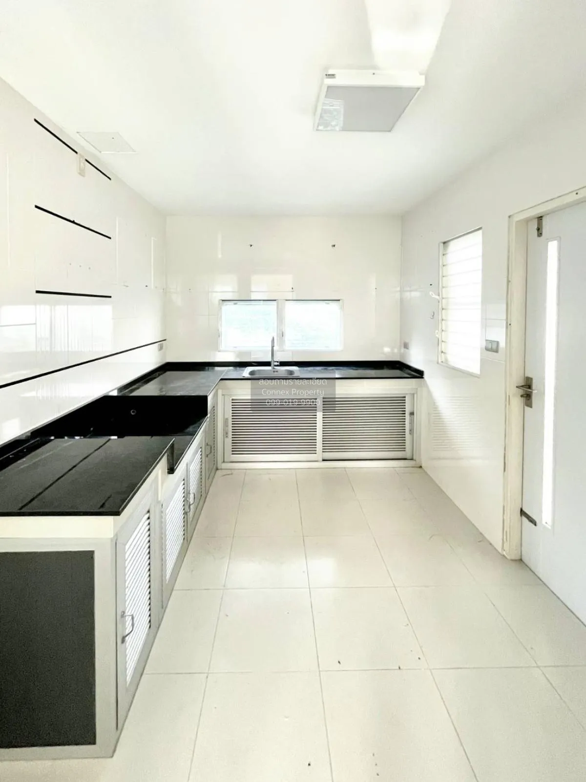 For Sale House , Mantana Srinakarin-Romklao , wide frontage , Min