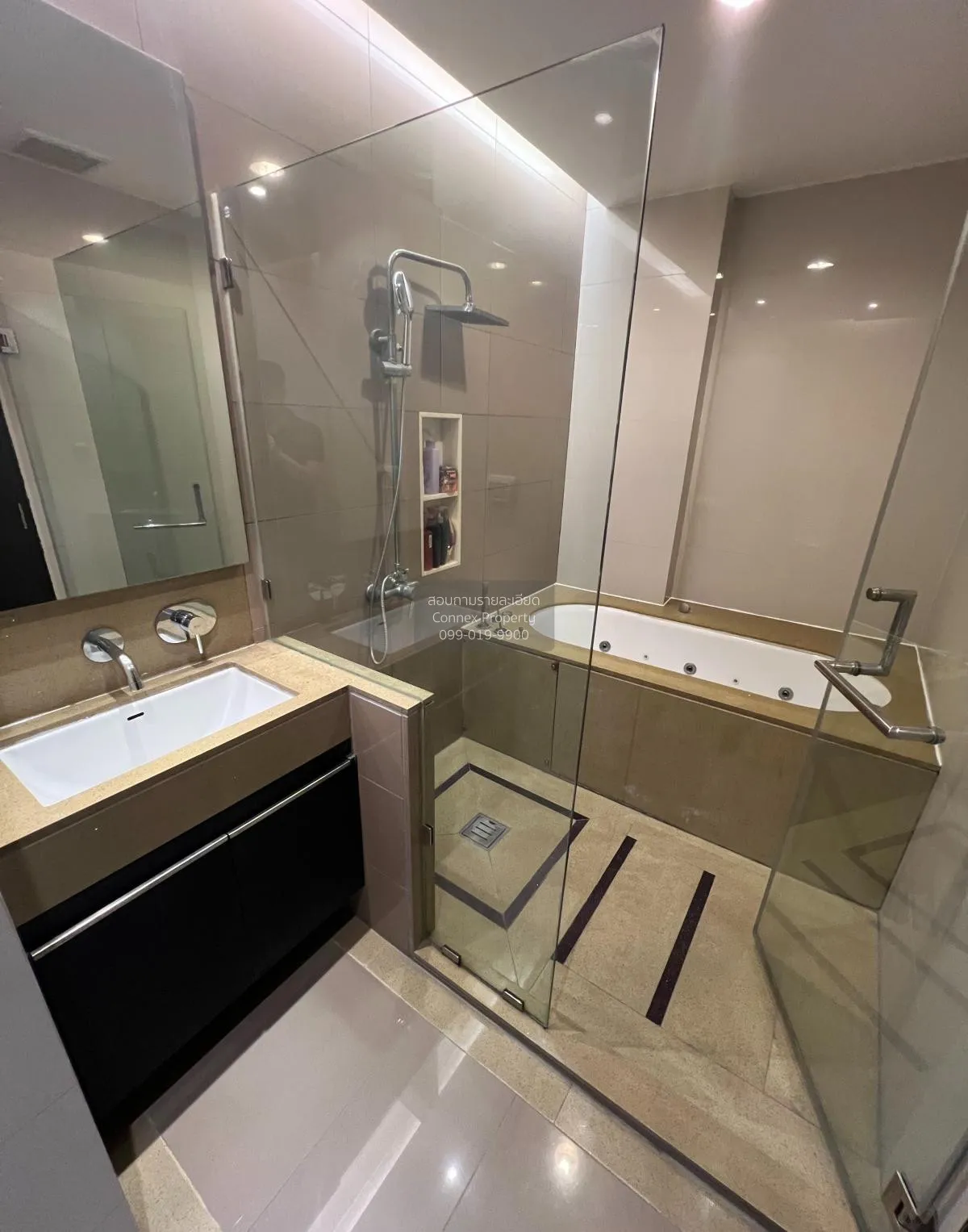 For Sale Condo , The Address Pathumwan , high floor , wide fronta