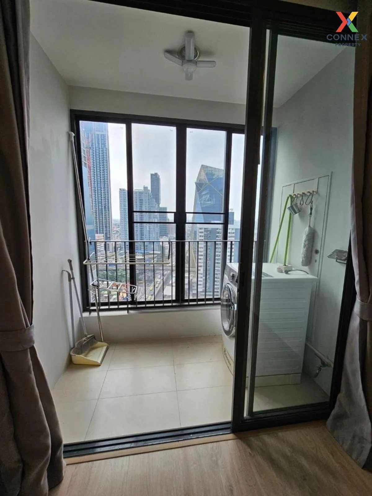 For Sale Condo , Ideo Q Ratchathewi , high floor , wide frontage 