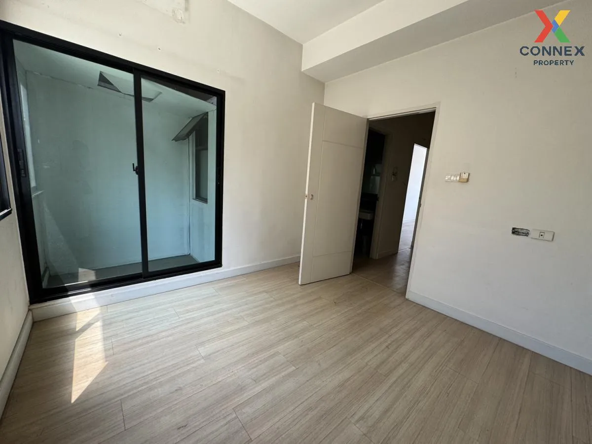 For Sale Townhouse/Townhome  , SIXNATURE KALPAPRUEK , MRT-Lak Son