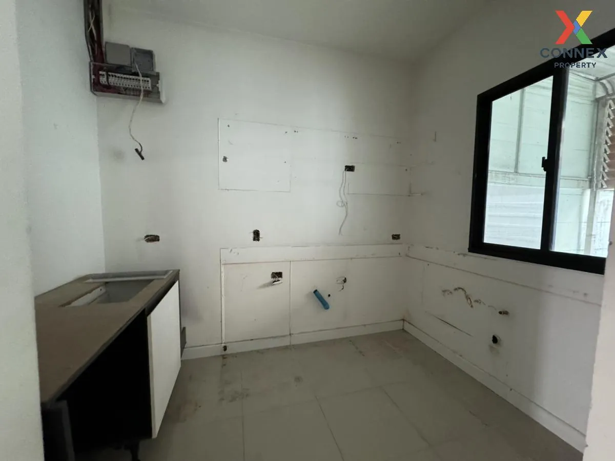 For Sale Townhouse/Townhome  , SIXNATURE KALPAPRUEK , MRT-Lak Son