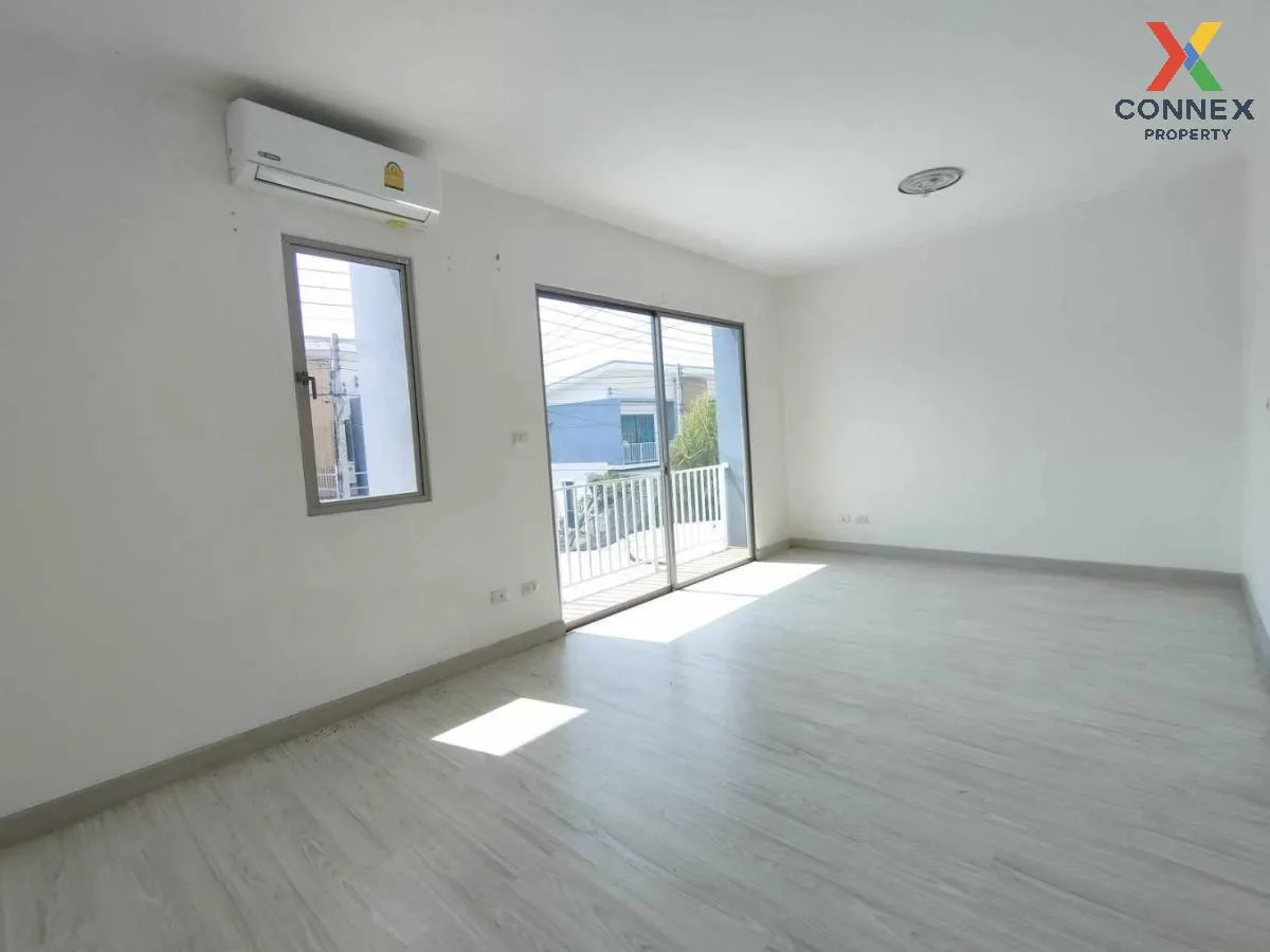 For Sale Townhouse/Townhome  , Me Modern Home Bangpa-in , Bang Kr For Sale Townhouse/Townhome  , Me Modern Home Bangpa-in , Bang Kr