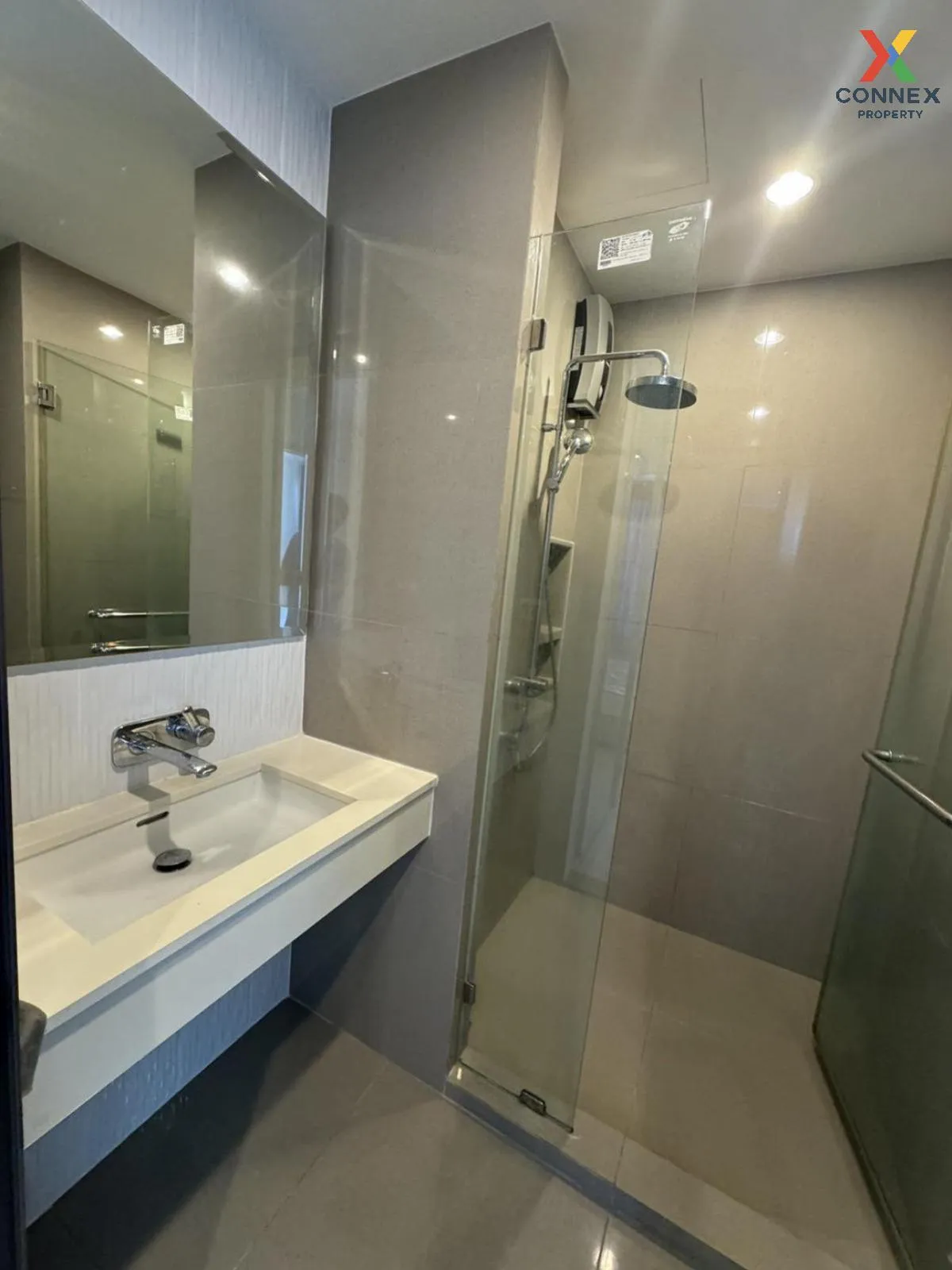 For Rent Condo , RHYTHM Sukhumvit 42 , high floor , BTS-Ekkamai ,