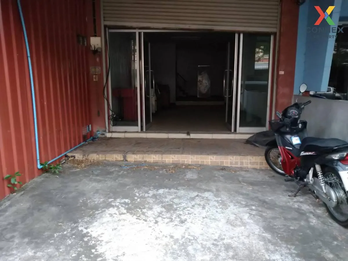 For Sale Townhouse/Townhome  ,  Phanason Villa , high floor , Wic 2