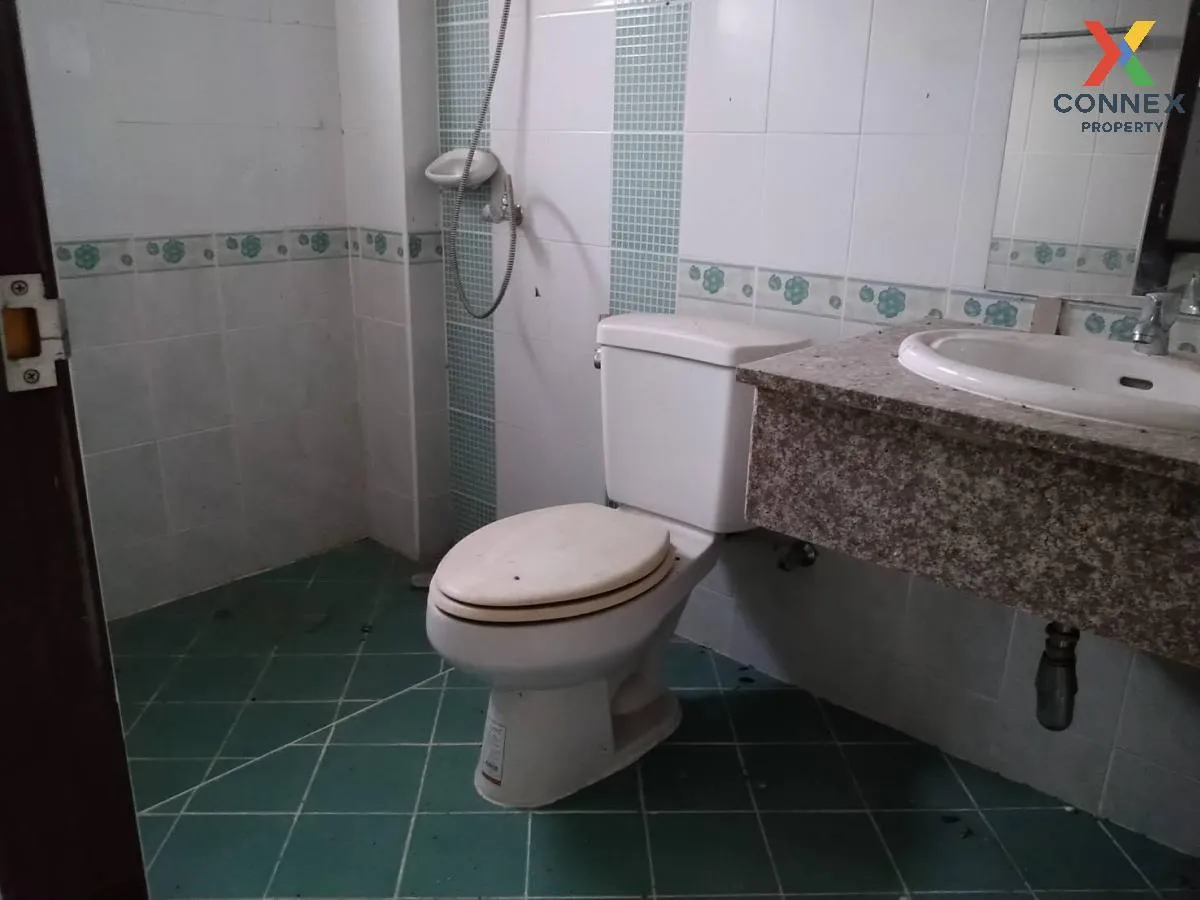 For Sale Townhouse/Townhome  ,  Phanason Villa , high floor , Wic