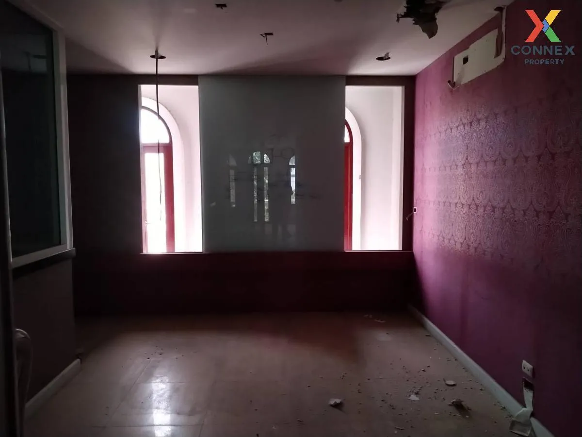 For Sale Commercial Building , Venice Di Iris , high floor , corn