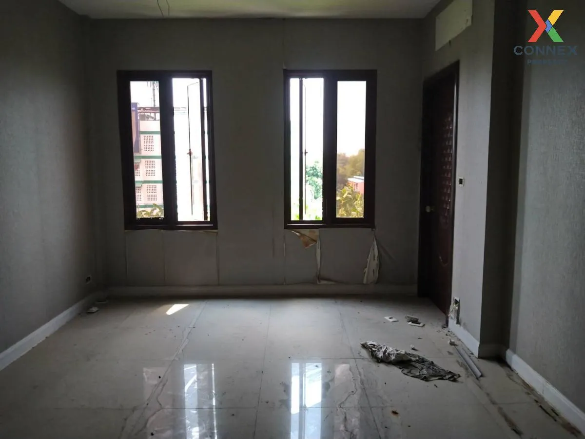 For Sale Commercial Building , Venice Di Iris , high floor , corn