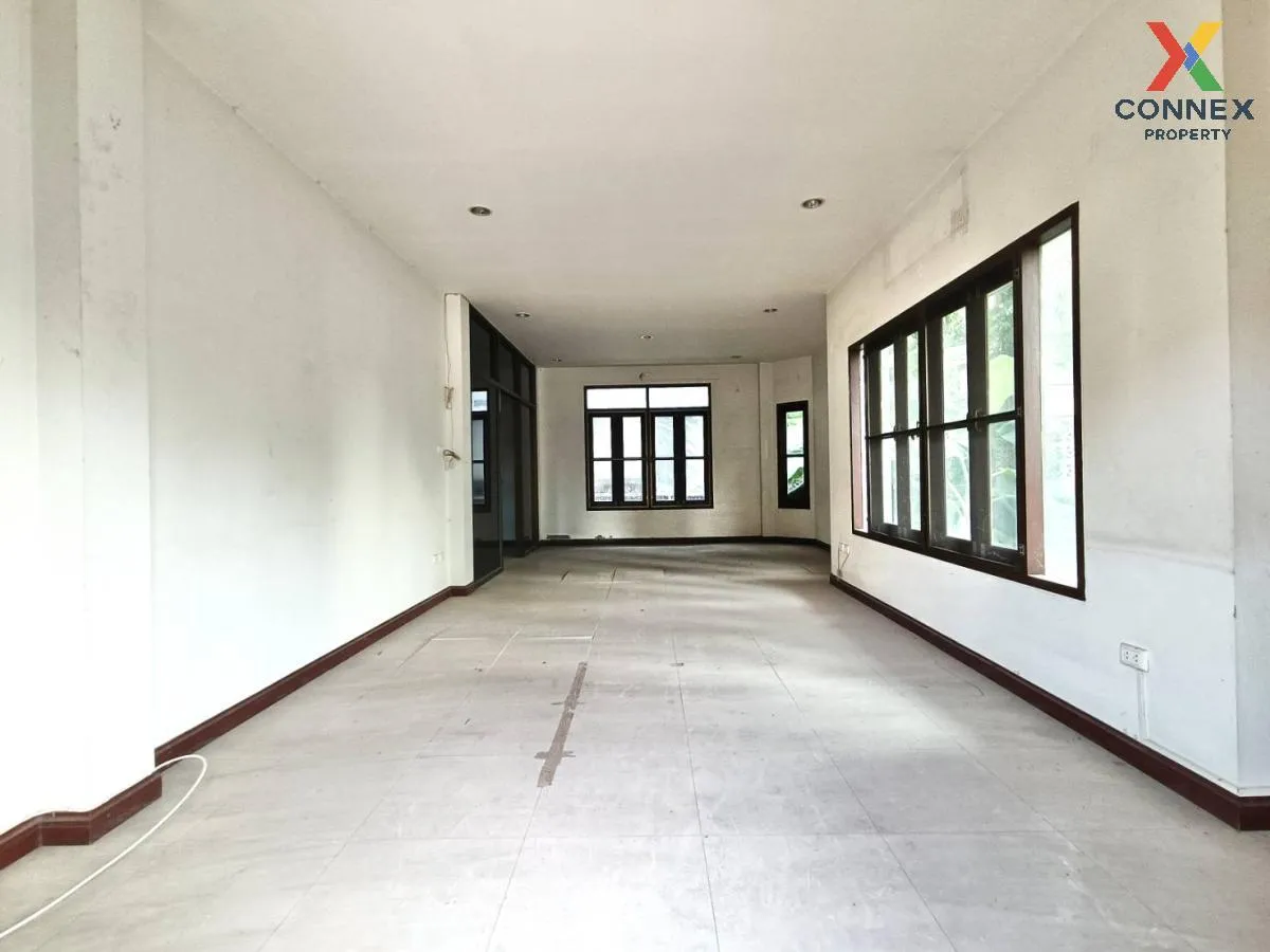 For Sale House ,  Baan Kaewkarn Watcharapol , corner unit , Khlon