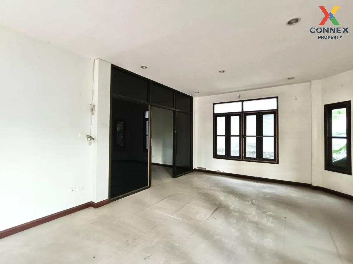 For Sale House ,  Baan Kaewkarn Watcharapol , corner unit , Khlon