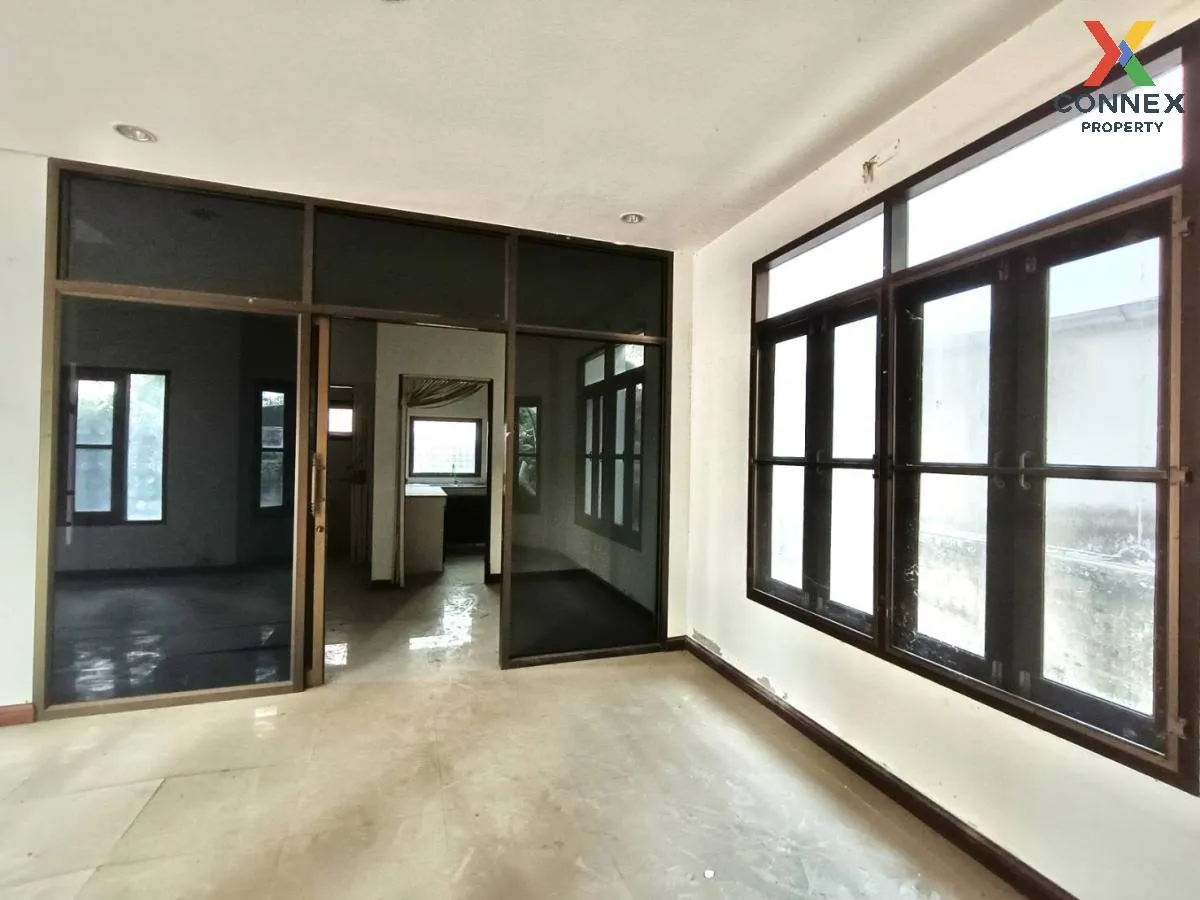 For Sale House ,  Baan Kaewkarn Watcharapol , corner unit , Khlon