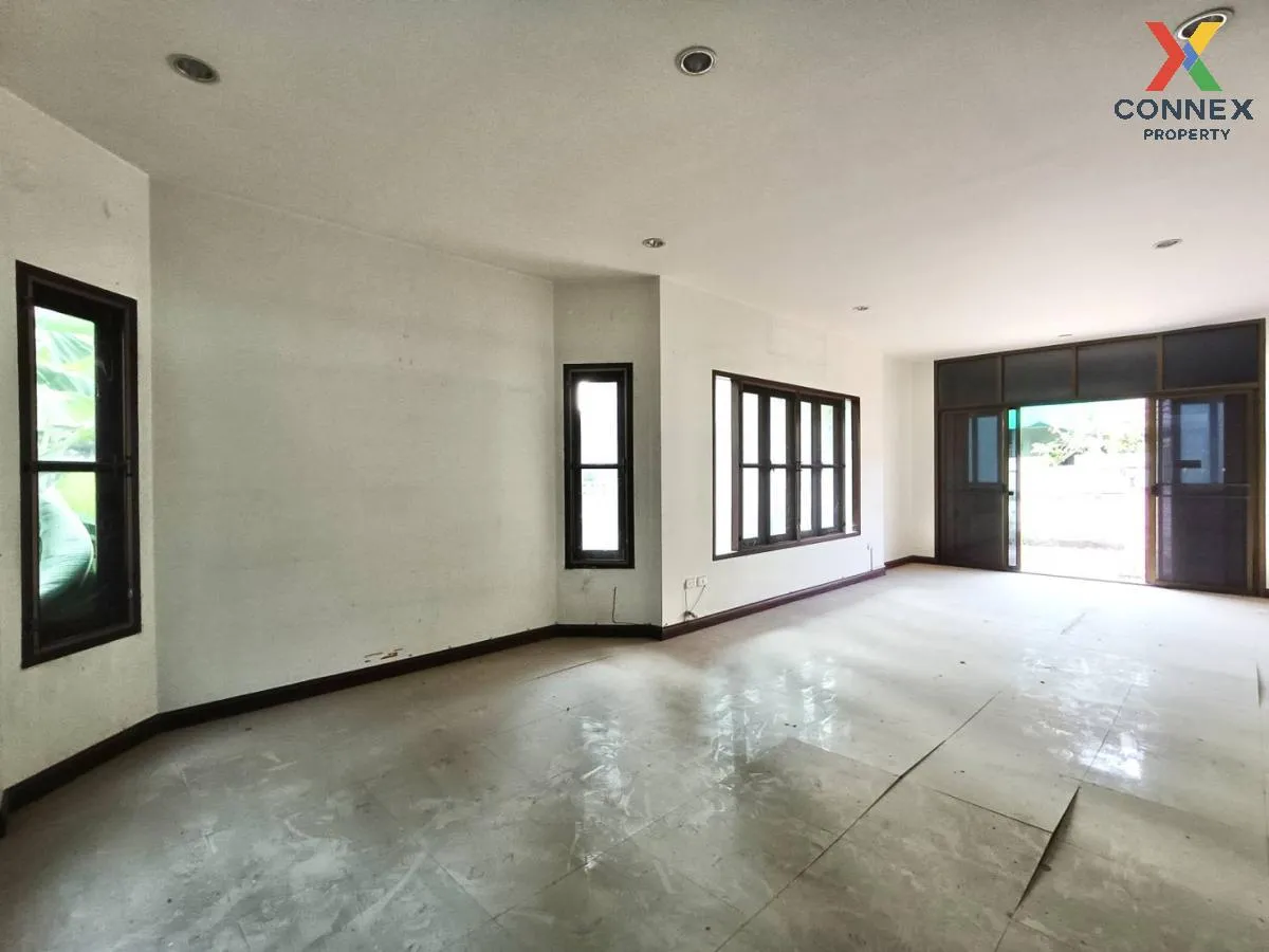 For Sale House ,  Baan Kaewkarn Watcharapol , corner unit , Khlon