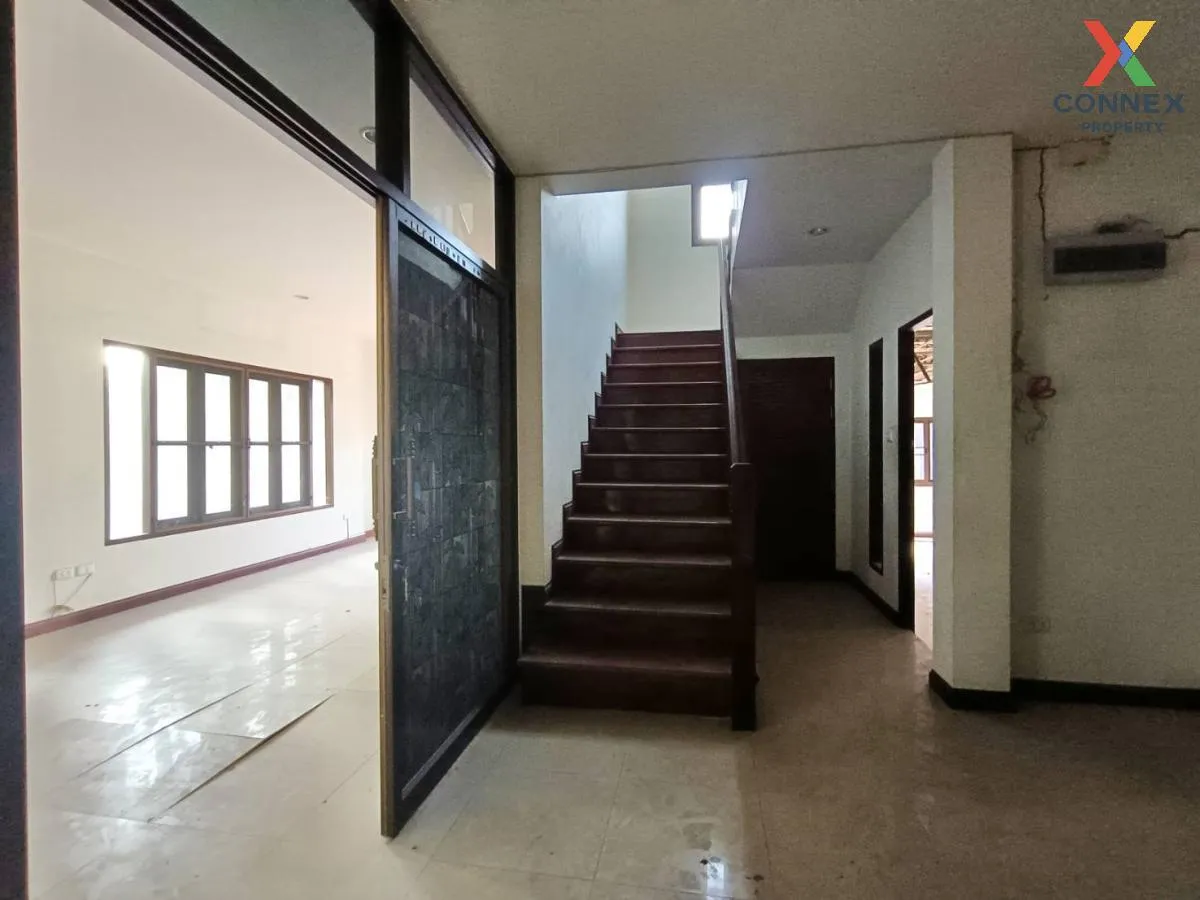 For Sale House ,  Baan Kaewkarn Watcharapol , corner unit , Khlon