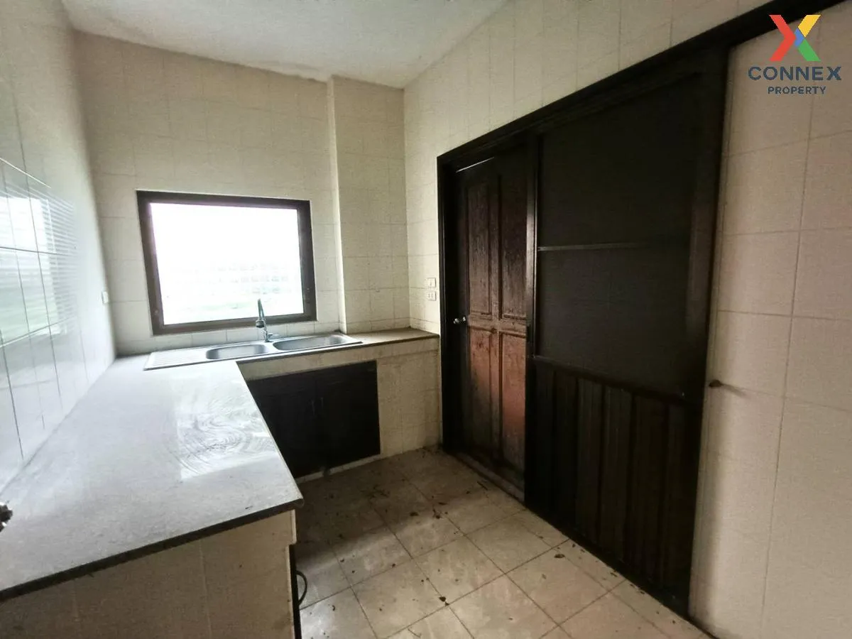 For Sale House ,  Baan Kaewkarn Watcharapol , corner unit , Khlon