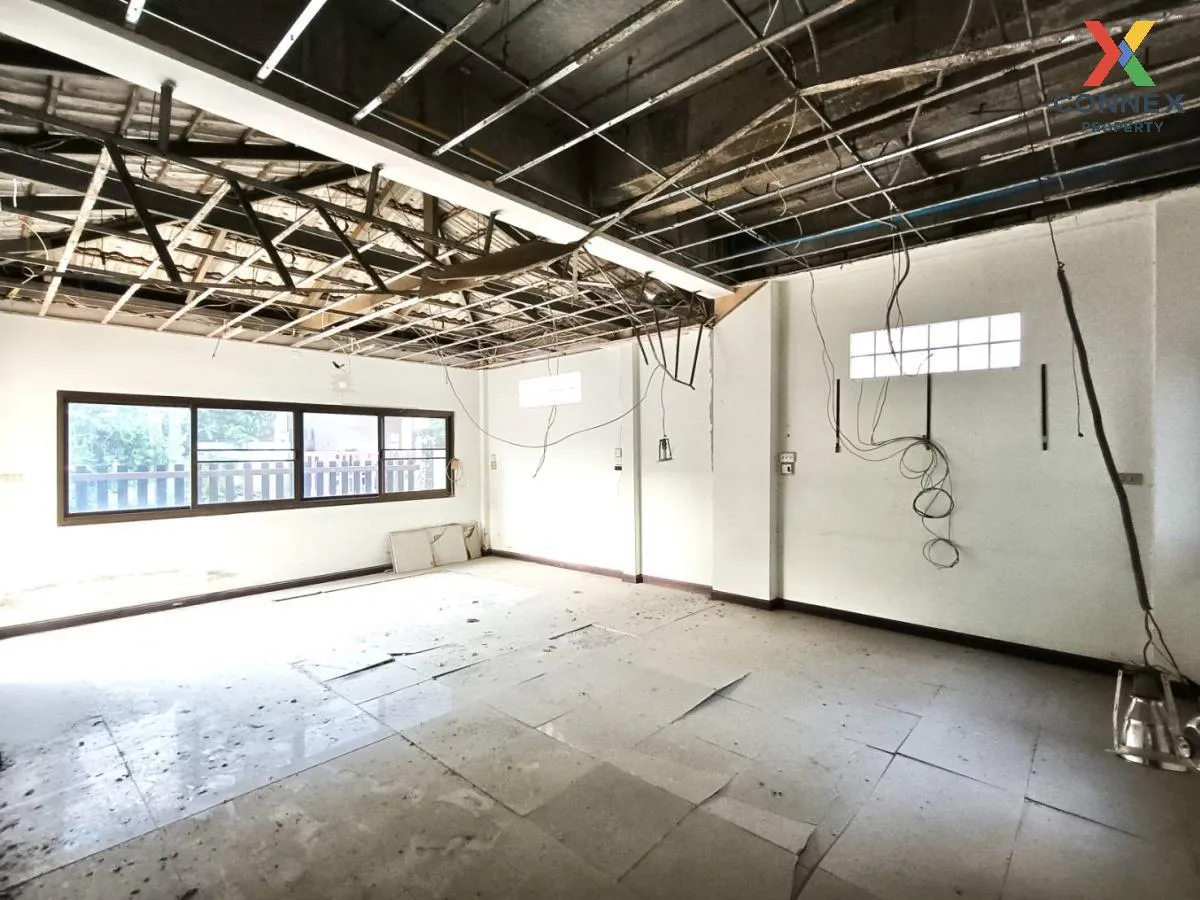 For Sale House ,  Baan Kaewkarn Watcharapol , corner unit , Khlon