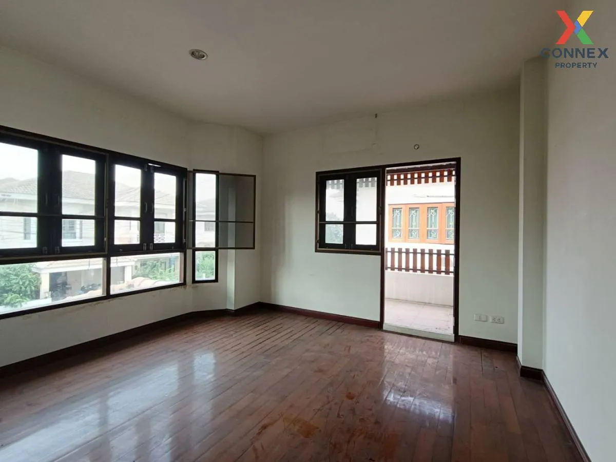 For Sale House ,  Baan Kaewkarn Watcharapol , corner unit , Khlon