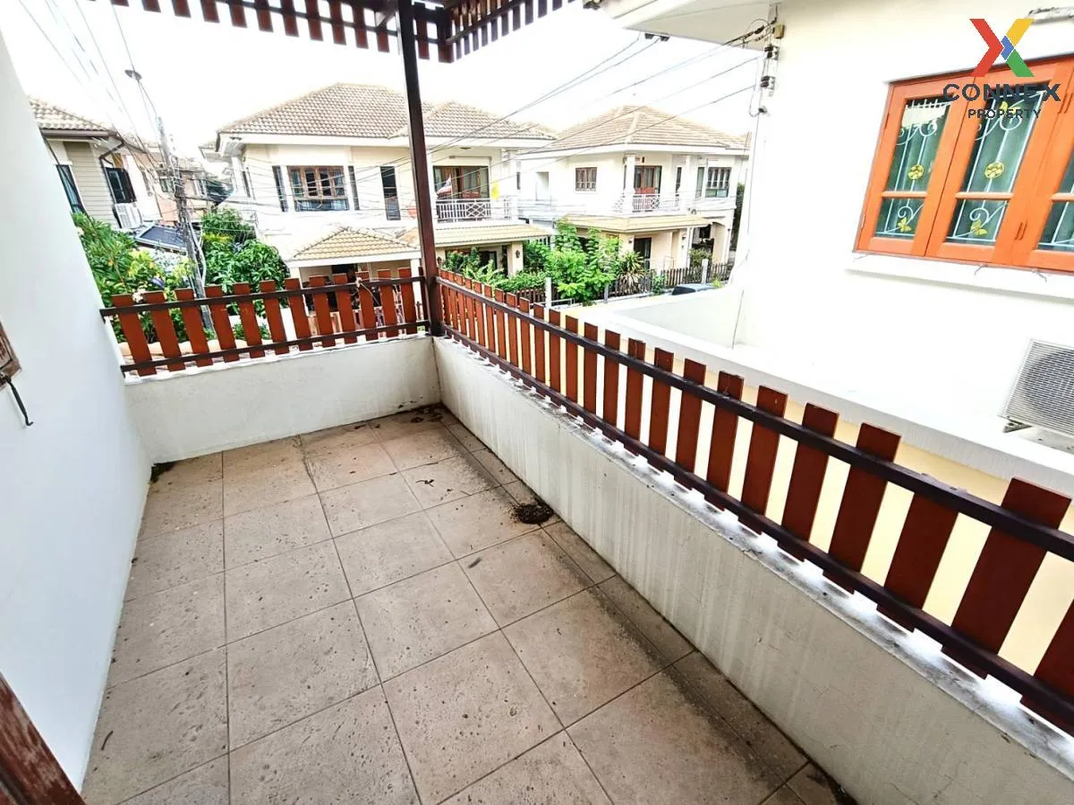 For Sale House ,  Baan Kaewkarn Watcharapol , corner unit , Khlon