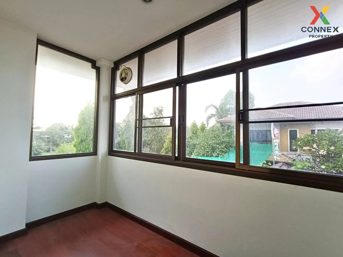 For Sale House ,  Baan Kaewkarn Watcharapol , corner unit , Khlon