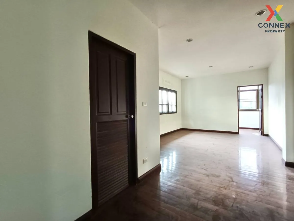 For Sale House ,  Baan Kaewkarn Watcharapol , corner unit , Khlon