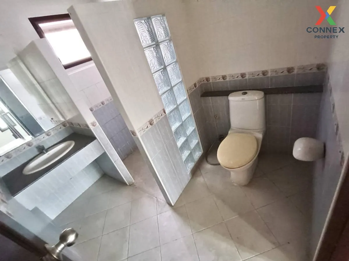 For Sale House ,  Baan Kaewkarn Watcharapol , corner unit , Khlon