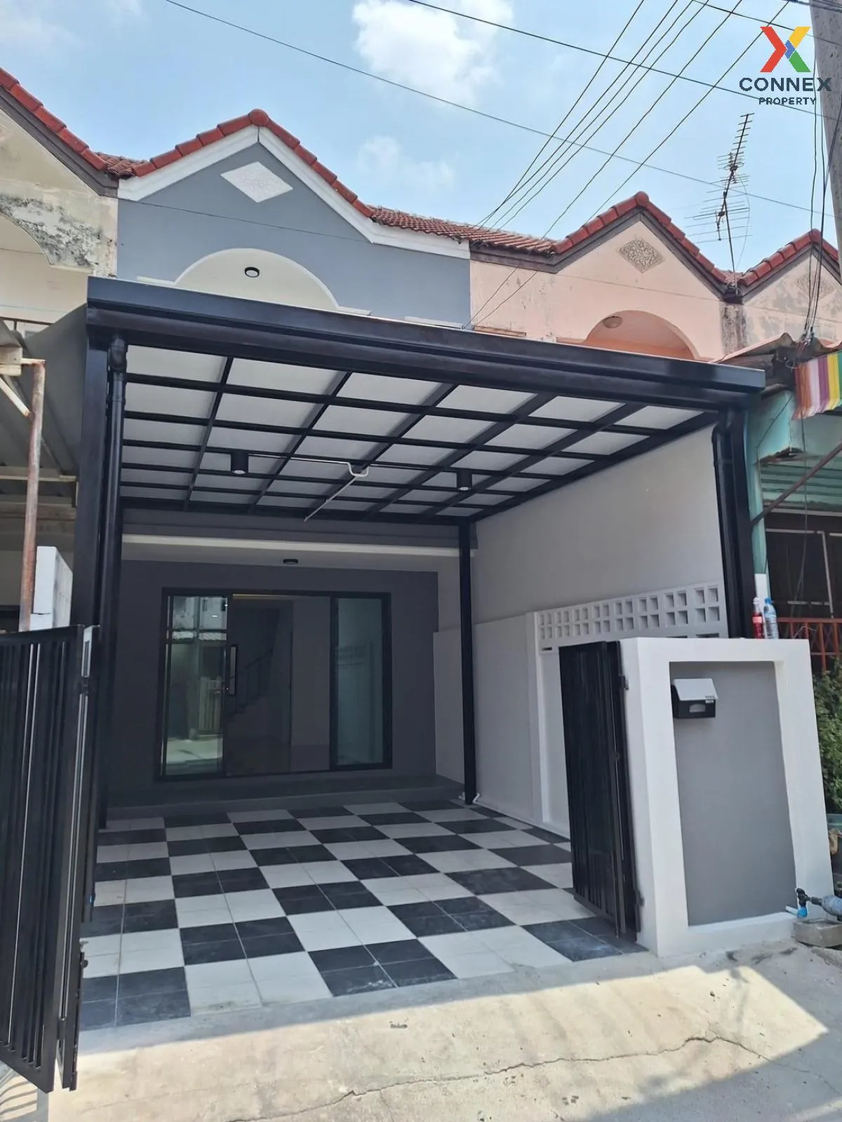 For Sale Townhouse/Townhome  , Baan Thanaram , Lat Sawai , Lam Lu