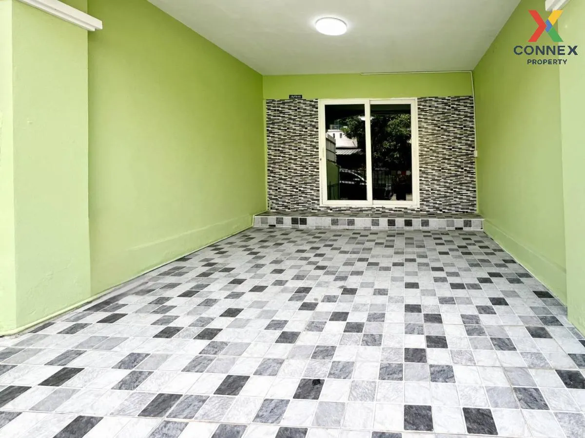 For Sale Townhouse/Townhome  , Wisetsuk Nakhon 19 , newly renovat 2